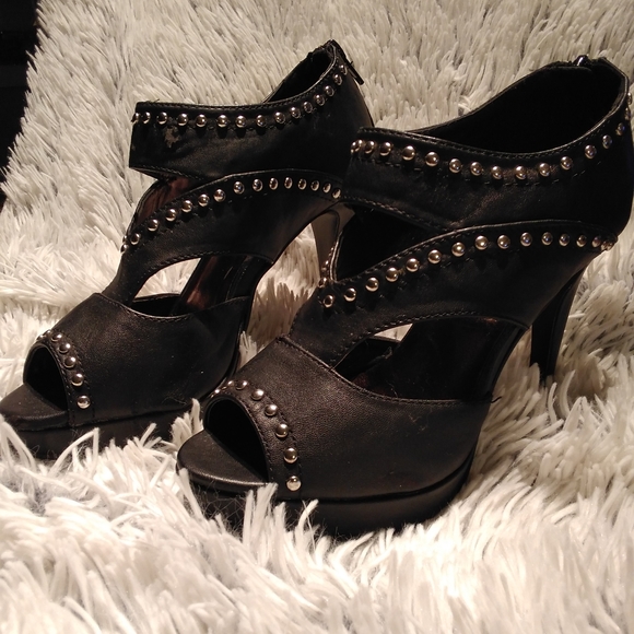 Black leather studded heels - Picture 1 of 1